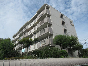 エステート貝取3-4-5号棟